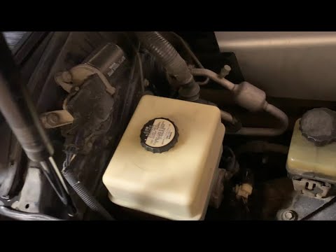 Видео: Замена жидкости в гидроподвеске Lx 470/TLC 100