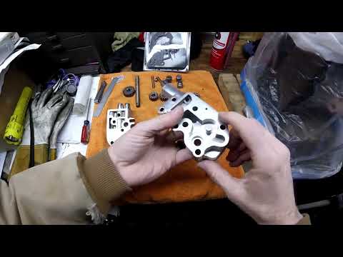 Видео: Ремонт масляного поддона и восстановление насоса Harley Pan Shovel Evo