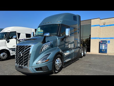 Видео: Нечаянно попал на презентацию Volvo VNL 2025 в США , краткий обзор , личное мнение .Что нового??