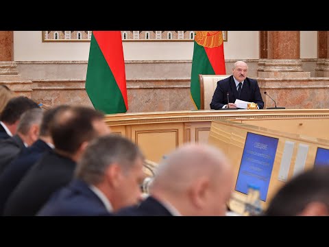 Видео: Лукашенко жестко раскритиковал работу силовиков: Некоторые в погонах прибурели и оборзели!