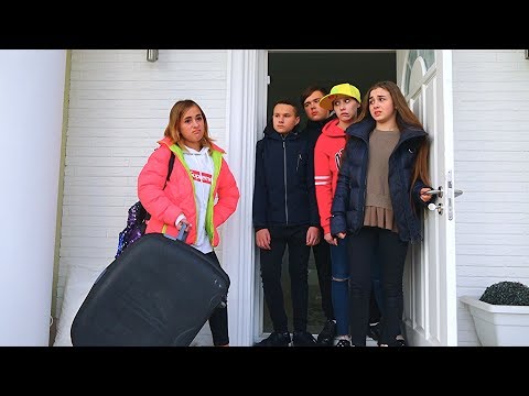 Видео: НАГЛАЯ Подписчица! Поселилась в Моём Доме...