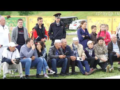 Видео: Сабантуй в Зеленодольске  Куреш  борьба за автомобиль 01 07 17