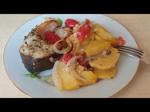 Видео: Запечена риба з картоплею і помідорами.