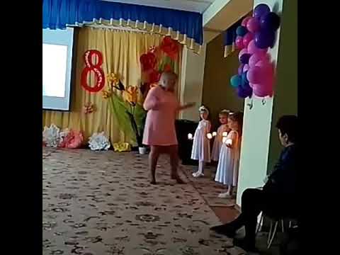 Видео: 8 марта Танец девочек "Вот первая звездочка в небесах"