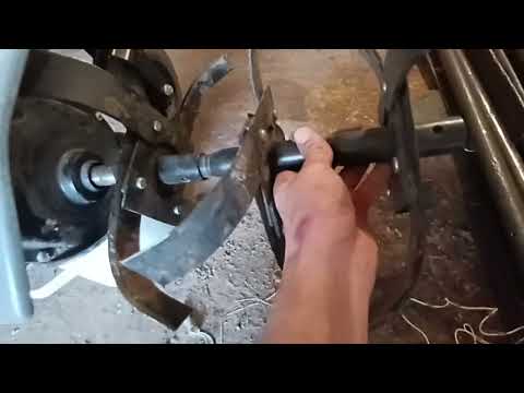 Видео: КАК СТАВИТЬ ФРЕЗЫ НА КУЛЬТИВАТОР мотоблок Caiman Vario 60s twk+