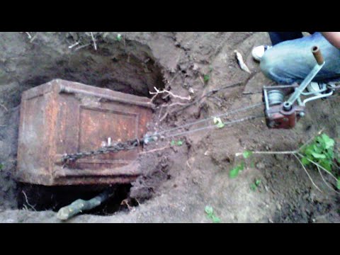 Видео: НЕ ОЖИДАЛ!!! ВЫКОПАЛИ МОНСТРА ИЗ ЗЕМЛИ! СБРОС МЕТАЛЛА С ЛИКВИДИРОВАННОЙ ШАХТЫ! Коп металлолома