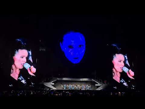 Видео: Zivert - 23 Один процент (шоу "Где-то в ретро" - ВТБ Арена 12.07.2025)