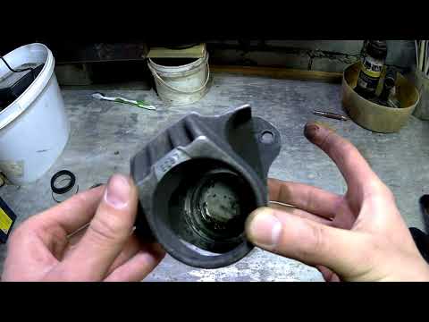 Видео: Больше 20 лет никто не разбирал задний тормозной суппорт мотоцикла "Harley-Davidson Road King 1998"