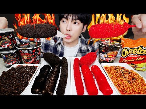 Видео: ASMR MUKBANG призрачный перец VS Cheetos! рисовый пирог, красная черная еда, огненная лапша, рецепт!