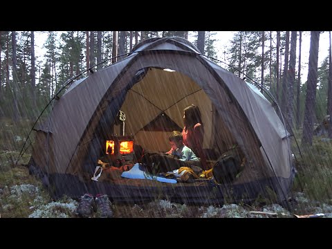Видео: НОЧНОЙ ЛИВЕНЬ. ОТДЫХ В ПАЛАТКЕ С ПЕЧКОЙ ВСЕЙ СЕМЬЕЙ
