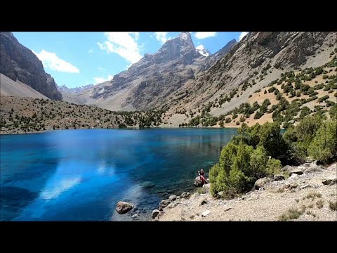 Видео: Таджикистан. Алаудиннские озёра в солнечную погоду. Фанские горы. Окрестности базы Вертикаль