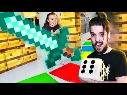 Видео: КТО БЫСТРЕЕ ПРОЙДЕТ НАСТОЛЬНУЮ ИГРУ В МАЙНКРАФТ!
