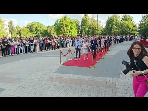 Видео: Дефиле на 1 СУ "Св. Седмочисленици" - Търговище - 12 ти клас