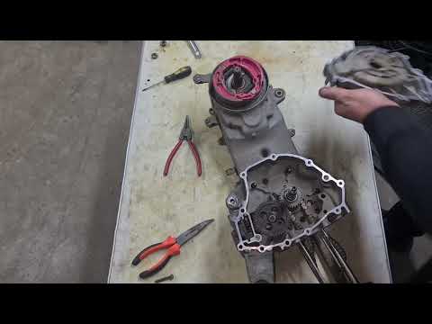 Видео: Збирання двигуна suzuki let's 4, address v50 4т інжектор, частина 2