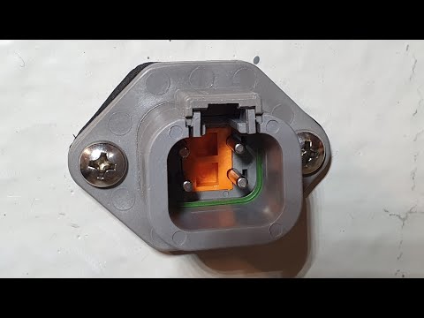 Видео: Делаем крутую розетку для зарядки двух батарей в любую погоду