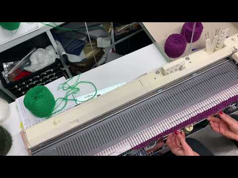 Видео: МК шапка Бини на вязальной машине 3 класса🧶