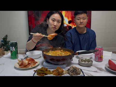 Видео: ОТВЕЧАЕМ С ЖЕНЕЙ НА ВОПРОСЫ❓|МУКБАНГ |НАШ ЛЮБИМЫЙ 🍜 РАМЕН