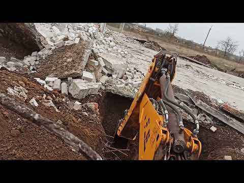 Видео: ELEX 81A процесс раскопки стакана под клюшки и погрузка их...