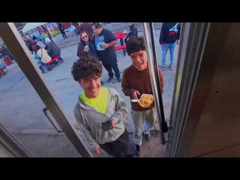 Видео: Октоберфест | Хот-доги, жареные колбаски и бургеры в чикагском стиле | Взгляд с фудтрака