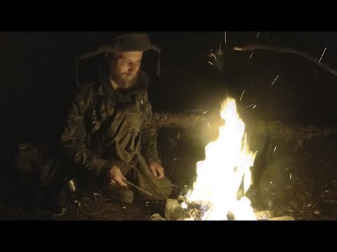 Видео: ОДИН В ТАЙГЕ. Рыбалка с ночёвкой и спиннинг в разнос