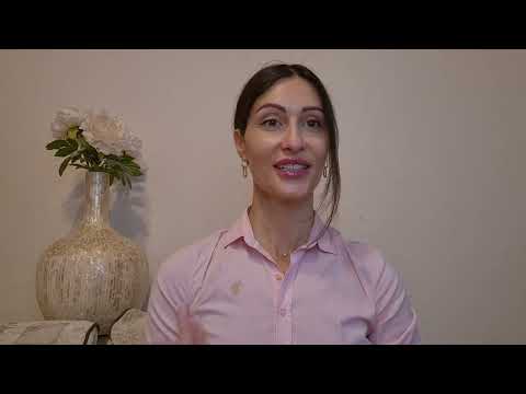 Видео: Правилният начин да я докоснете❣️#krasimiratrifonovacoach #datingtips #coachformen #relationships