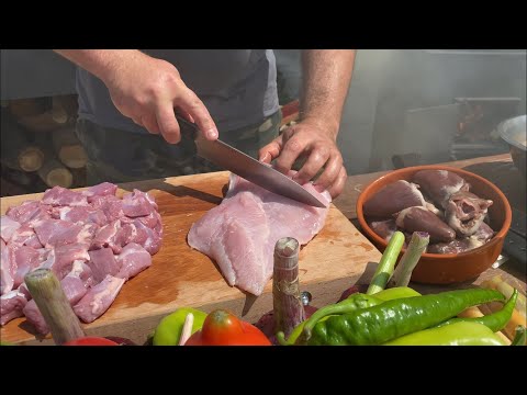 Видео: Как вкусно приготовить индейку с овощами в казане на костре