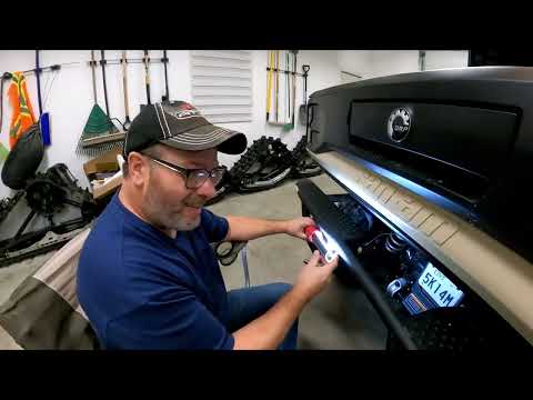 Видео: Как установить задний бампер на Can-Am HD11 Defender Limited 2026 года