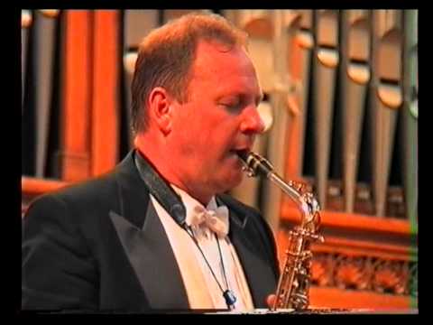 Видео: А.Пьяцолла Концерт для саксофона c оркестром.wmv