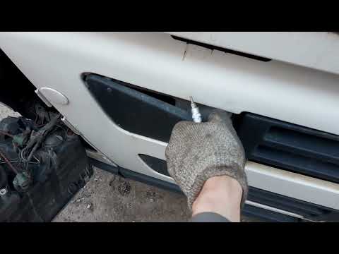 Видео: VOLVO FH 13 - Разбираем Морду. (Снимаем Детали Кузова)