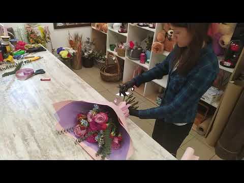 Видео: Простая упаковка  букета