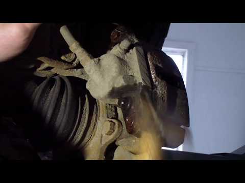 Видео: Замена переднего тормозного цилиндра и шланга ВАЗ 2109, ВАЗ 2110, ВАЗ 2114, Калина, Приора, Гранта.