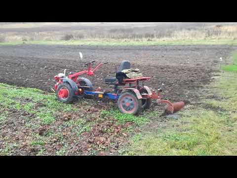 Видео: Мотоблок МТЗ, про вспашку на адаптере
