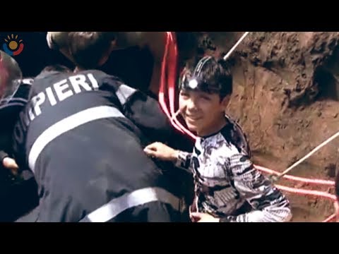 Видео: МАЛЬЧИК РИСКНУЛ ЖИЗНЬЮ, СПУСТИВШИСЬ В УЗКИЙ КОЛОДЕЦ!