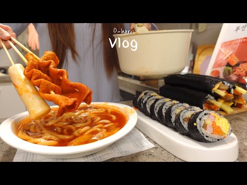 Видео: Еда корейского офисного работника | Корейская еда | Кимбап, овощи на пару, острый удон