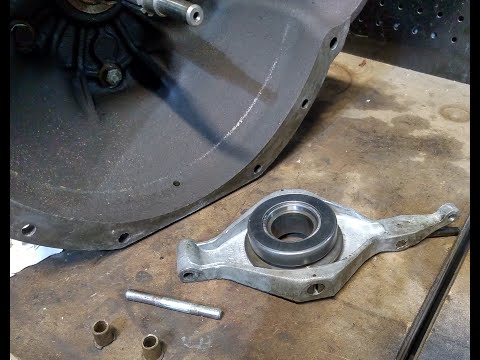 Видео: Коробка передач Triumph Spitfire: выжимной подшипник и держатель