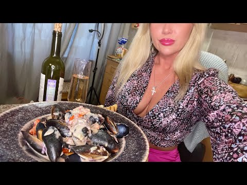 Видео: КАК НАХЛЫНУЛО ЧУВСТВО ОДИНОЧЕСТВА/САМЫЕ ВКУСНЫЕ МИДИИ/МУКБАНГ