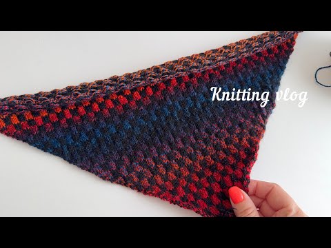 Видео: Вяжу зимние аксессуары летом / носки с подсолнечниками