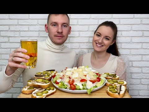 Видео: МУКБАНГ САЛАТ ЦЕЗАРЬ с курицей БУТЕРБРОДЫ СО ШПРОТАМИ ответы на вопросы MUKBANG CAESAR SALAD рецепт