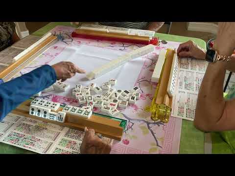 Видео: Наблюдаю, как новичок играет в свою первую американскую игру маджонг