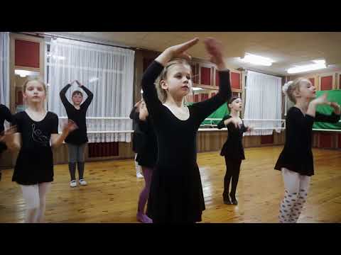Видео: Повар Булочка Танцы для детей
