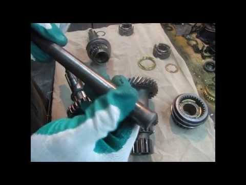 Видео: ГАЗ 69-А часть 5. Дефектовка коробки передач
