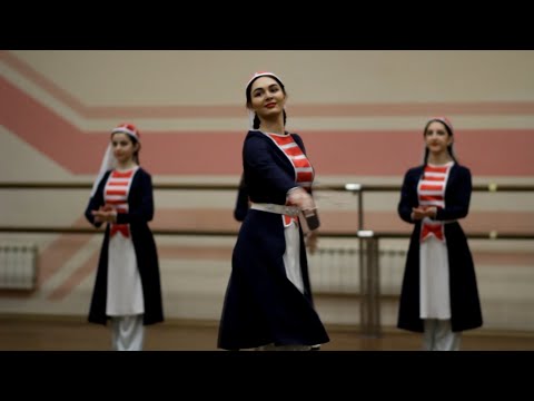 Видео: «Убыхский танец». Ансамбль адыгской песни и танца «Одышъ», руководитель Гвашева Сафеет Шихамовна.