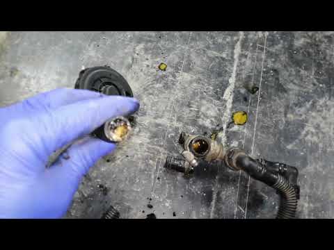 Видео: Почему движок сопливит? Замена ТРУБОК ВКГ АУДИ А6 С5 (ДОЕЗДИЛСЯ)