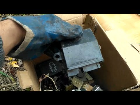 Видео: Поход на свалку №5.Поиск металлолома и радиодеталей.Обзор приемника "Гародня".