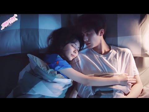 Видео: Золушка спала с соседом в одной кровати — и убаюкала его таким способом! 💋