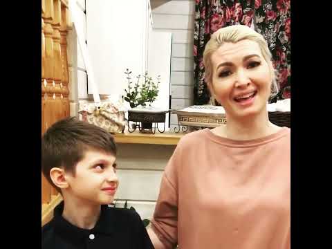 Видео: Сын с мамой покоряют интернет! Ландыш Нигматжанова и ее семья:)
