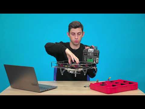 Видео: 3 Принципы управления и полета квадрокоптера