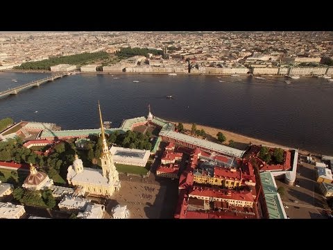 Видео: Best of St Petersburg Aerial FPV Drone flights/ Полеты над Санкт-Петербургом и Петергофом (PC only)