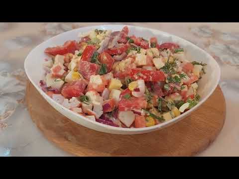 Видео: Удивительный вкус. Крабовый салат по новому. CRAB STICK SALAD – not your typical salad.