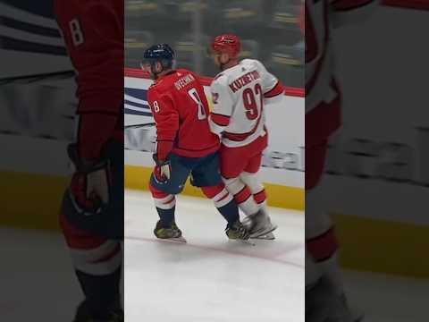 Видео: Овечкин уронил Кузнецова? 846-й гол Овечкина?! #shorts